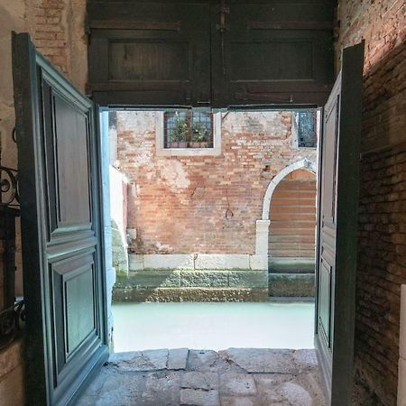 Apartment Ponte Raspi Canal View البندقية المظهر الخارجي الصورة