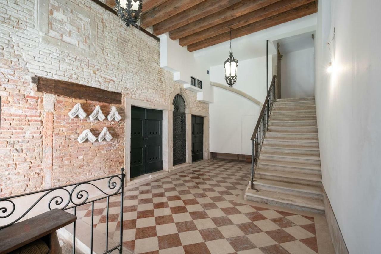 Apartment Ponte Raspi Canal View البندقية المظهر الخارجي الصورة