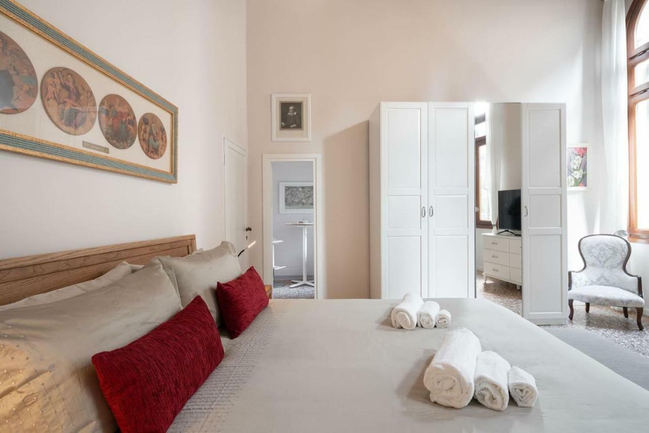 Apartment Ponte Raspi Canal View البندقية المظهر الخارجي الصورة