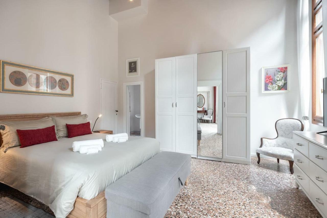 Apartment Ponte Raspi Canal View البندقية المظهر الخارجي الصورة