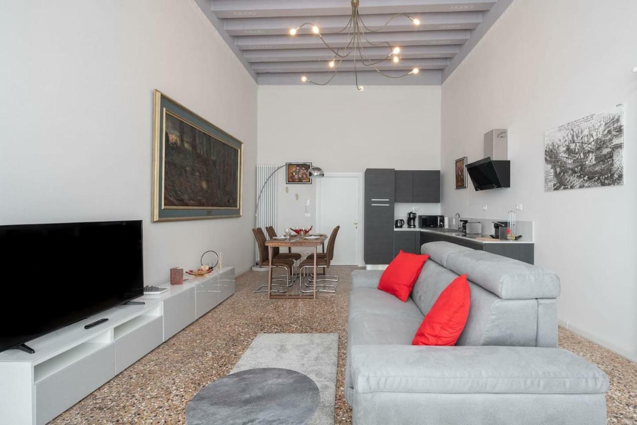 Apartment Ponte Raspi Canal View البندقية المظهر الخارجي الصورة