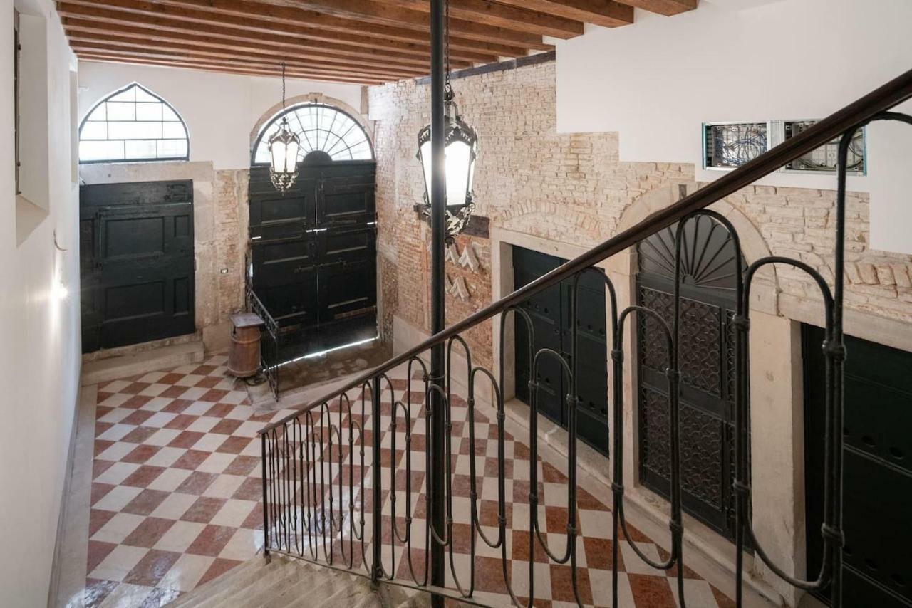 Apartment Ponte Raspi Canal View البندقية المظهر الخارجي الصورة